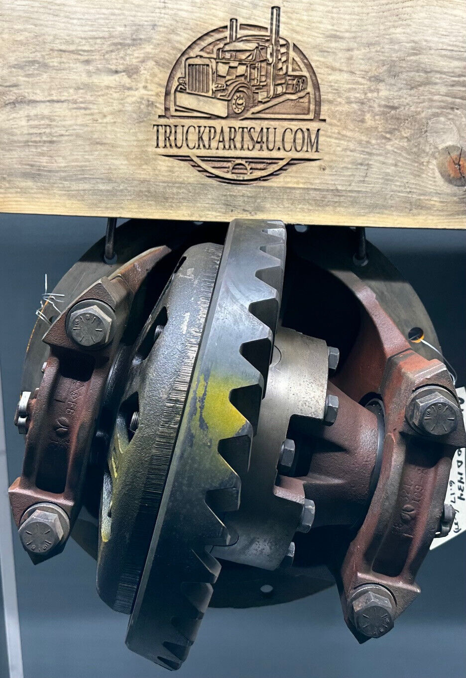 Front view of SSHR-R6.17 Meritor-Rockwell-Axletech differential with Detroit Locker 350S-13 – fits R155, new take-off unit